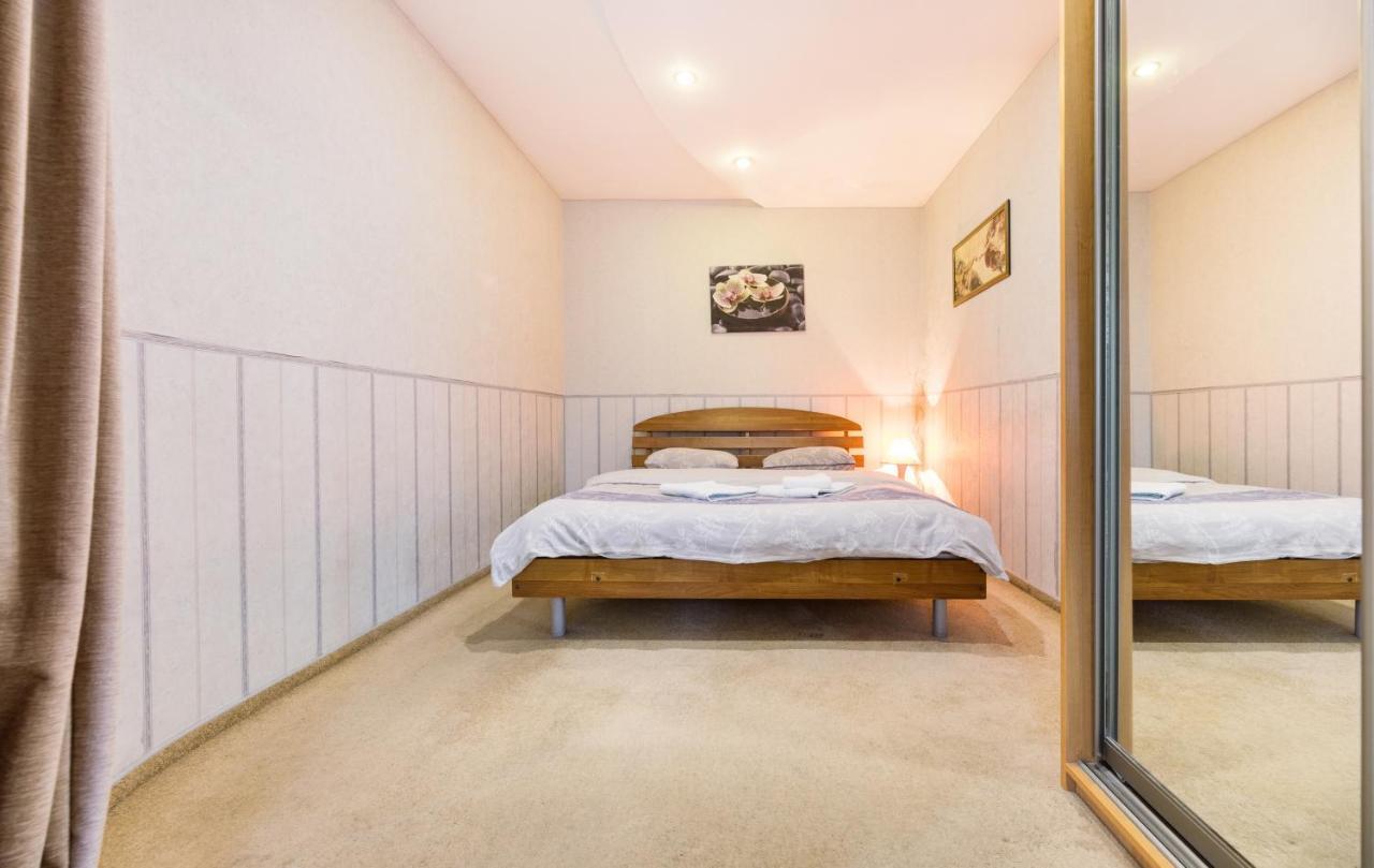 На Палаце Спорта Apartment Kiev Luaran gambar