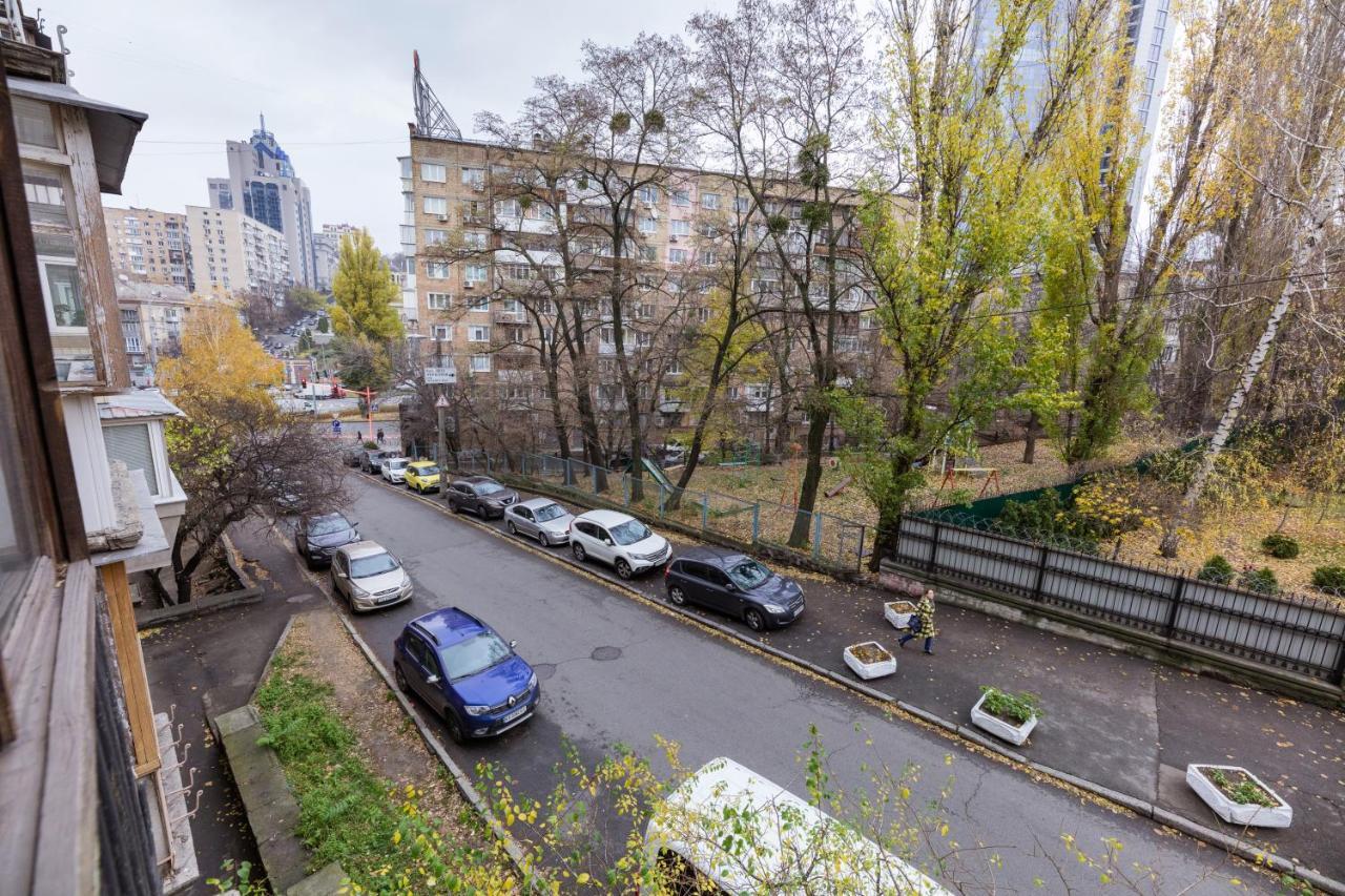 На Палаце Спорта Apartment Kiev Luaran gambar